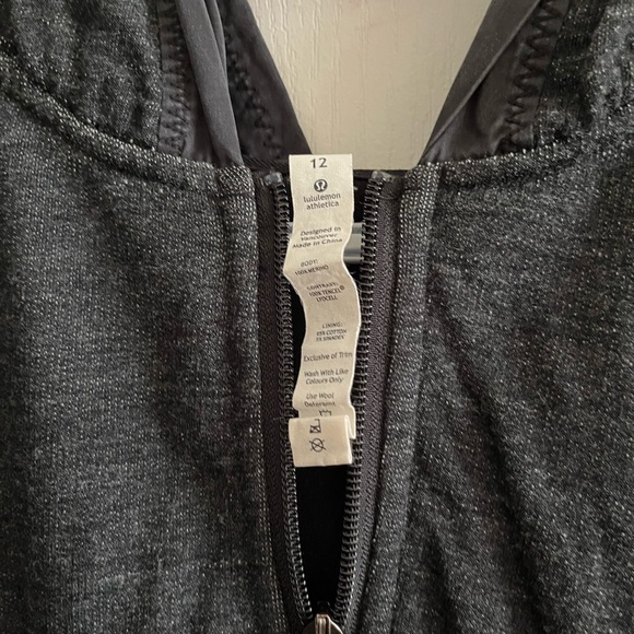 Lululemon cropped ruffle back two material sweater - Picture 3 of 4